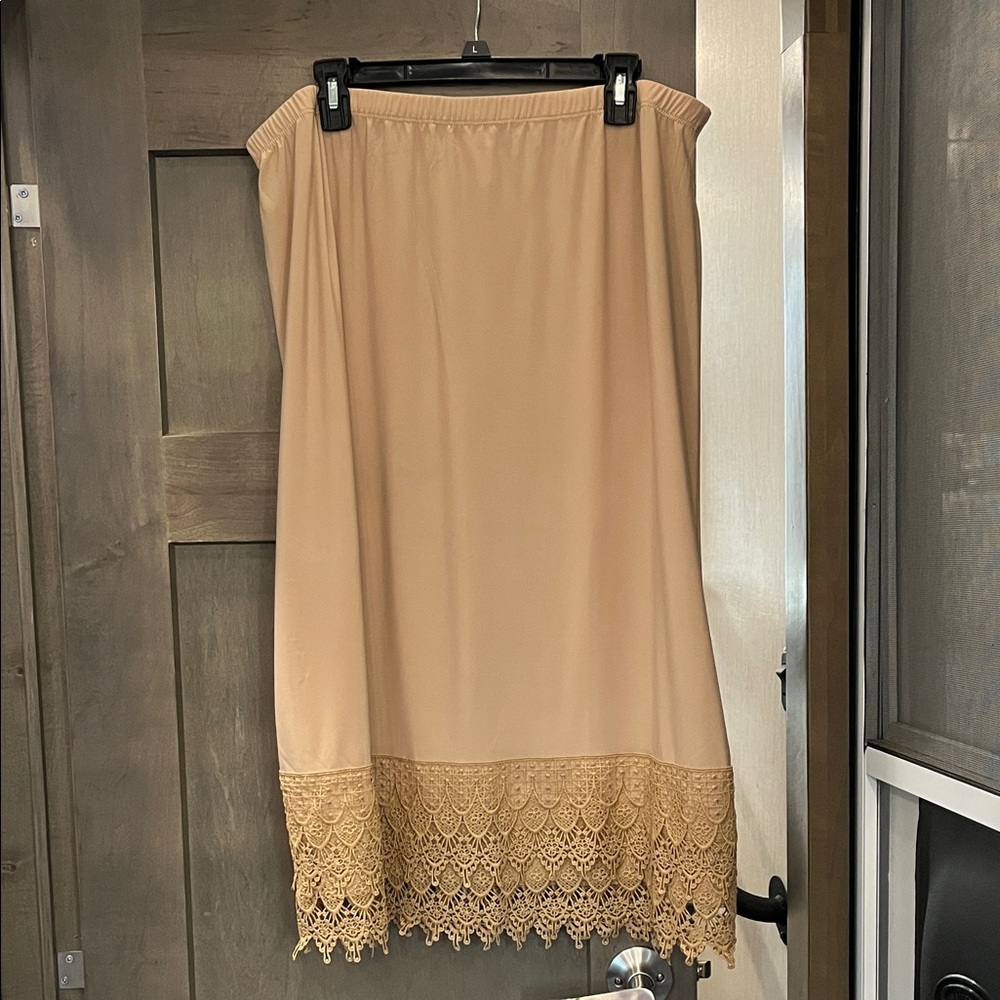 Chic Tan Lace Hem Midi Skirt